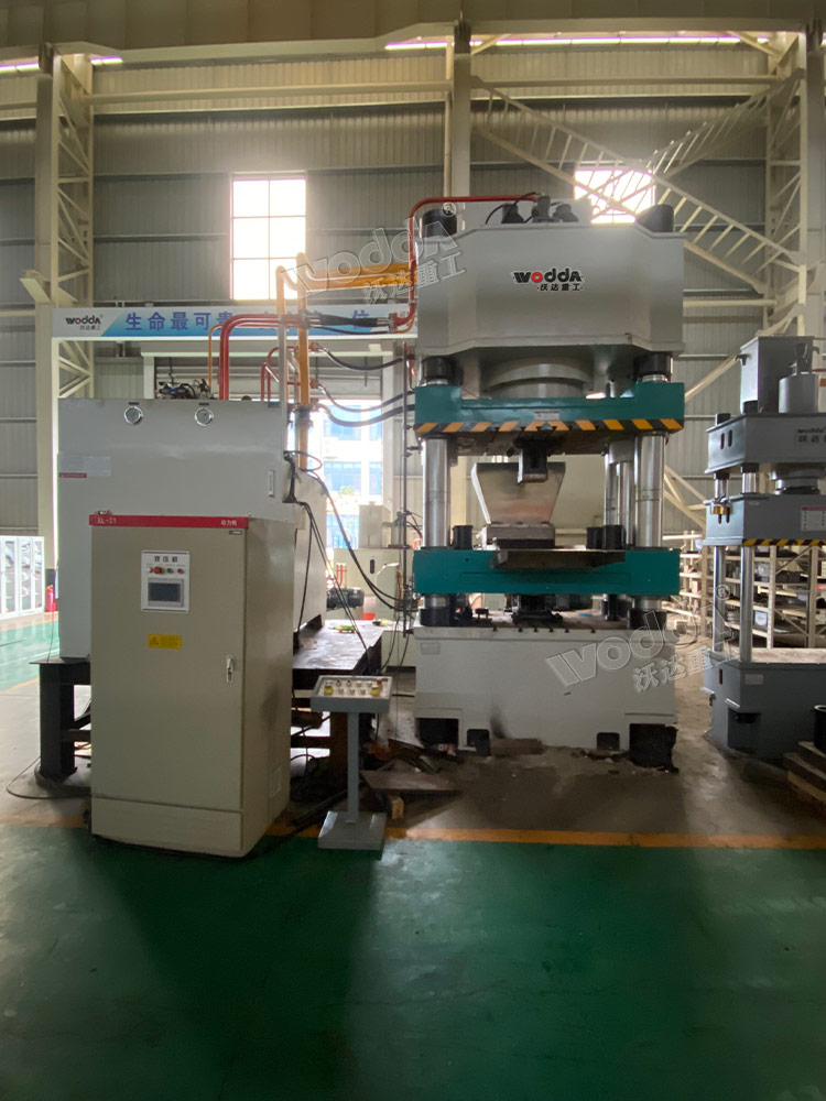 800吨牛羊舔砖液压机 800吨牛羊舔砖液压机