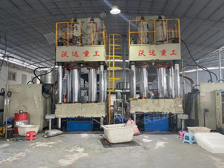 1000吨模压建筑塑料模壳成型液压机客户现场 1000吨模压建筑塑料模壳成型液压机客户现场