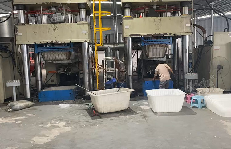 1000吨四柱液压机模压建筑塑料模壳 1000吨四柱液压机模压建筑塑料模壳