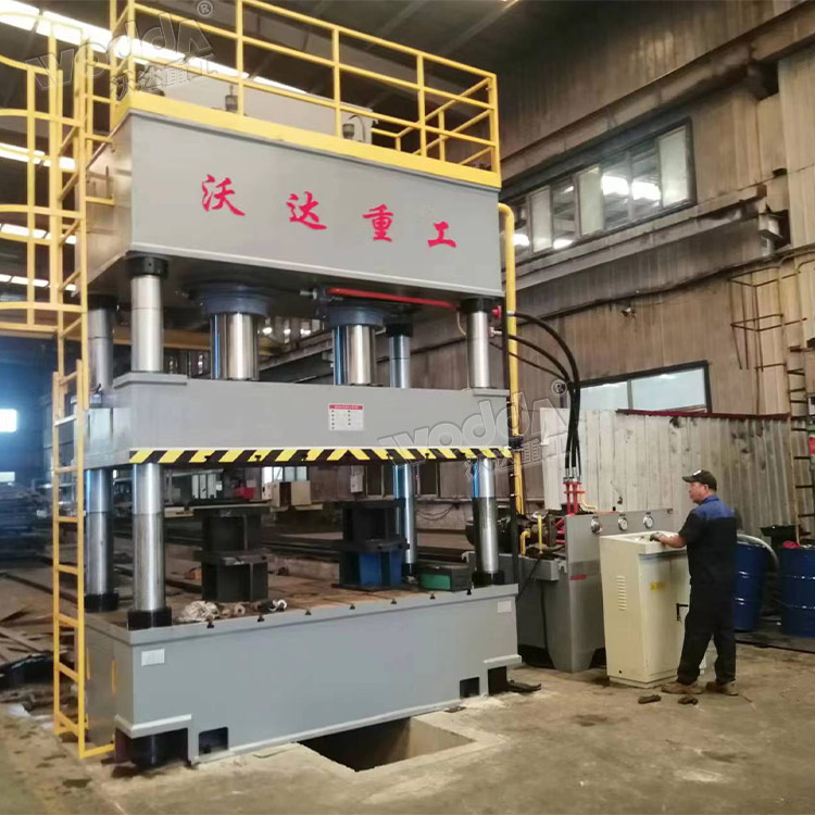 630吨四柱液压机试压 630吨四柱液压机试压