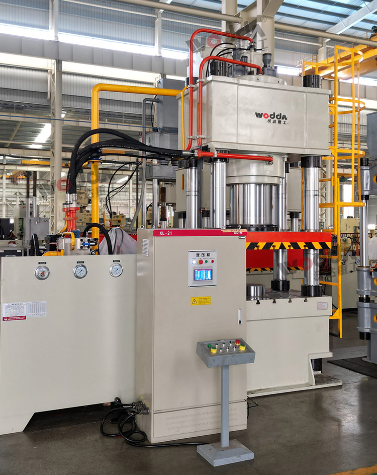 800吨三梁四柱液压机车间展示 800吨三梁四柱液压机车间展示