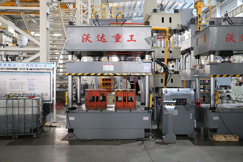 200吨四柱液压机(台面2000*1500mm) 200吨四柱液压机(台面2000*1500mm)