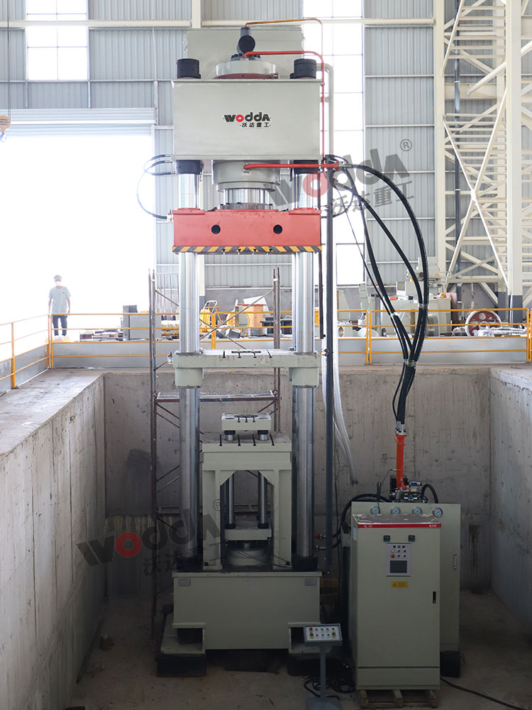 800吨四梁四柱液压机(匣钵液压机) 800吨四梁四柱液压机(匣钵液压机)