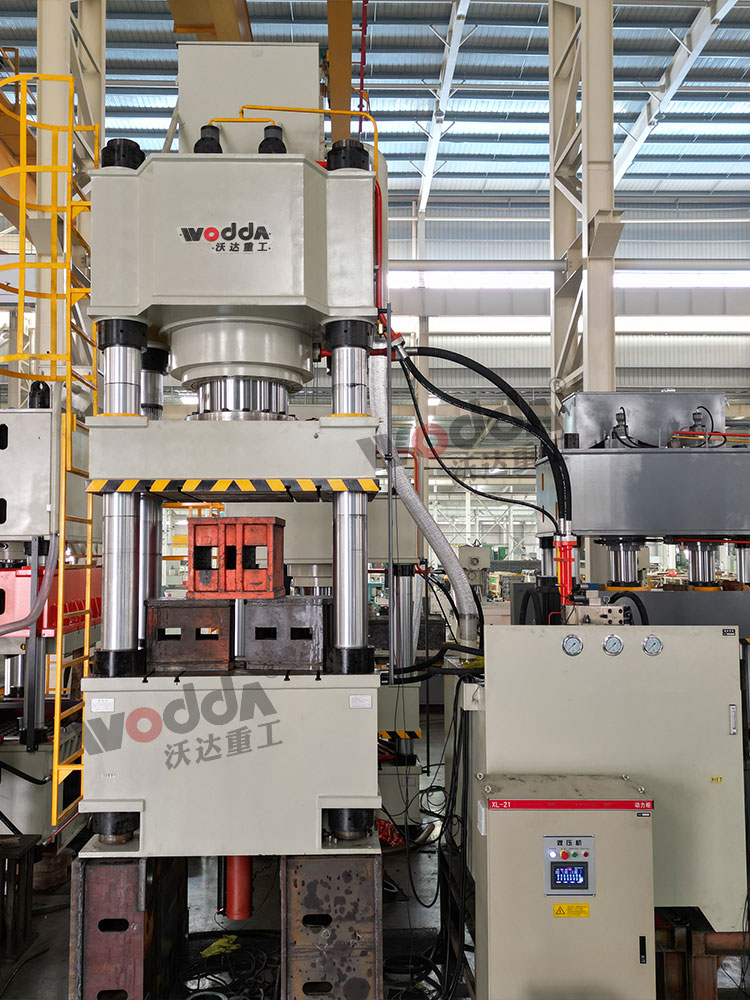 1000吨陶瓷粉末成型液压机.jpg 1000吨陶瓷粉末成型液压机.jpg