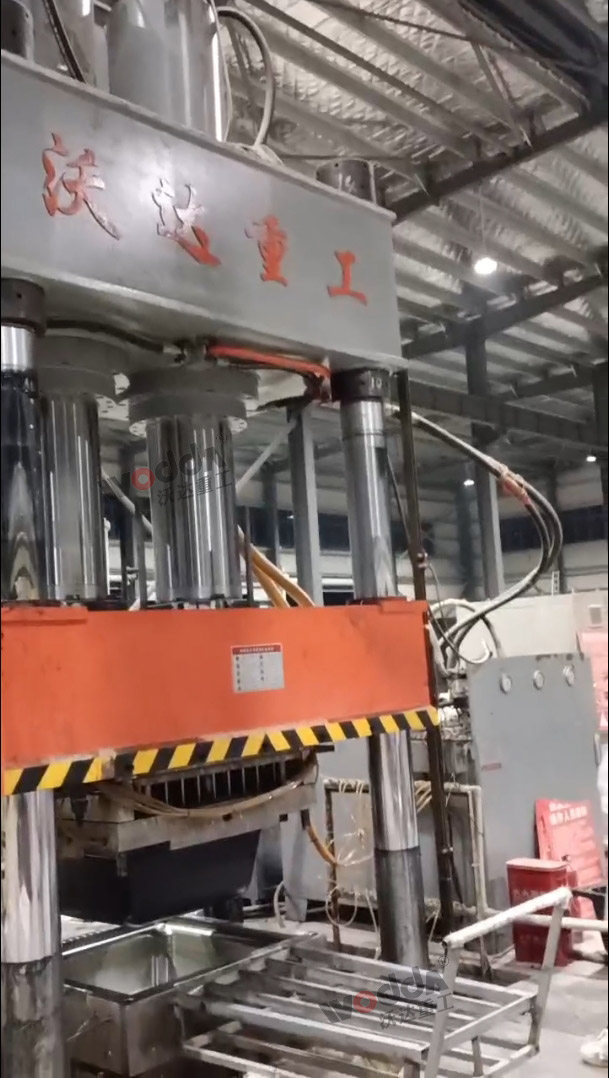 1000吨四柱液压机 1000吨四柱液压机