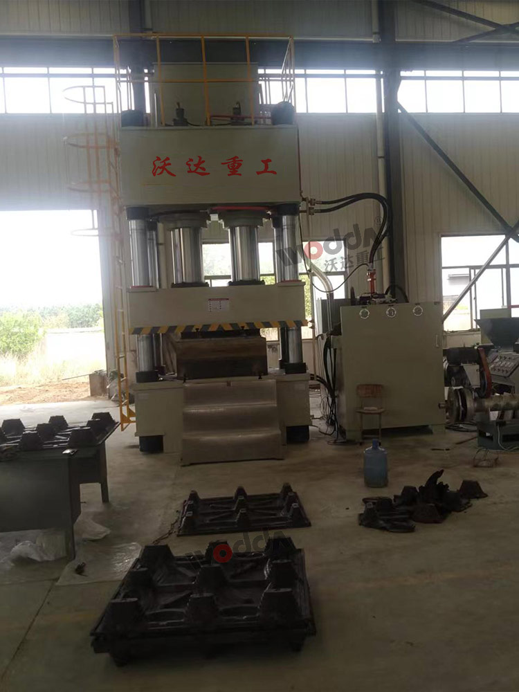 800吨塑料托盘成型液压机 800吨塑料托盘成型液压机