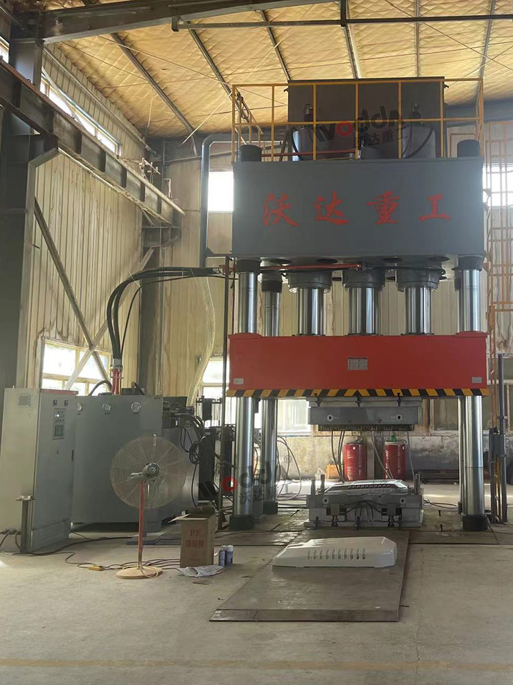 1500吨汽车覆盖件模压成型液压机 1500吨汽车覆盖件模压成型液压机