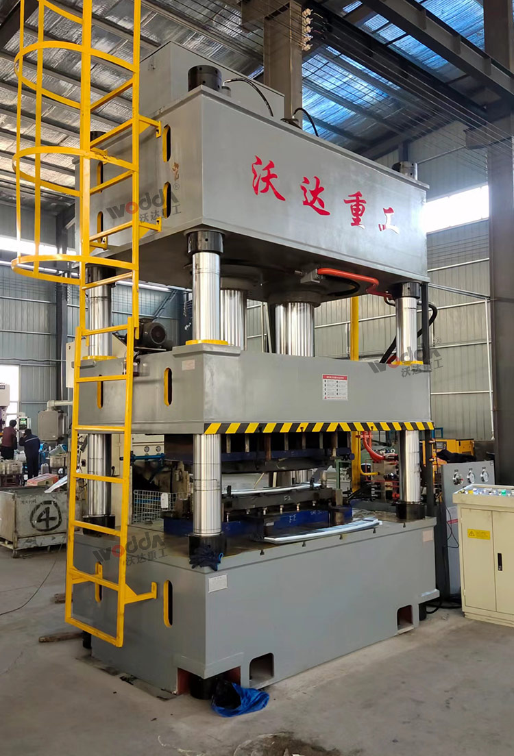 500吨四柱液压机调试完成 500吨四柱液压机调试完成