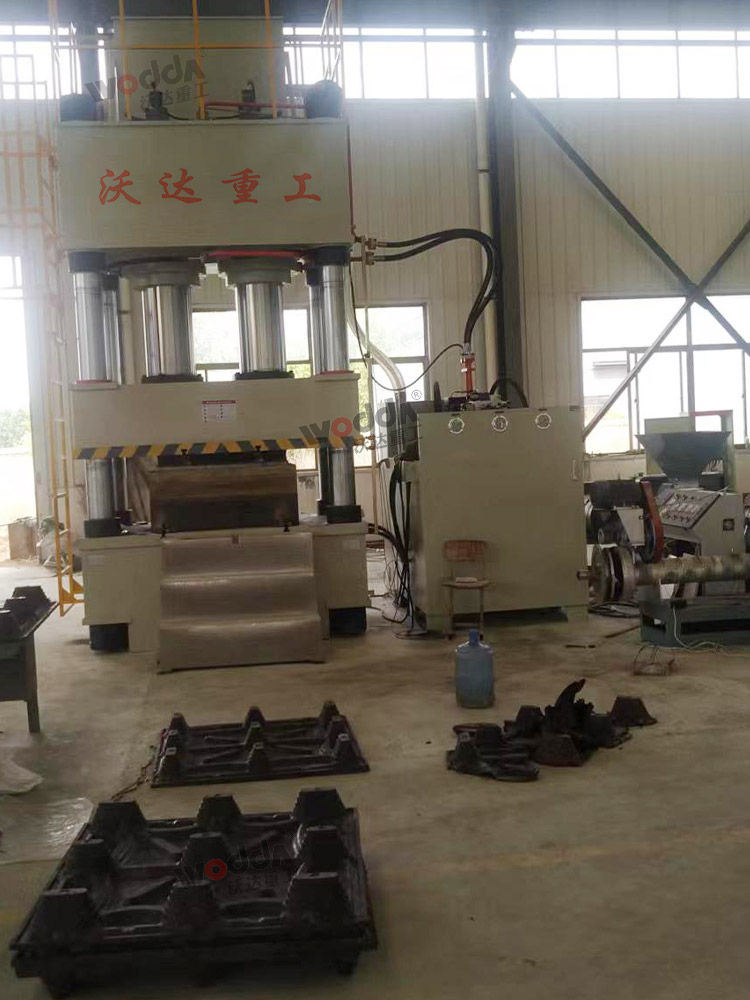 800吨塑料托盘成型液压机 800吨塑料托盘成型液压机