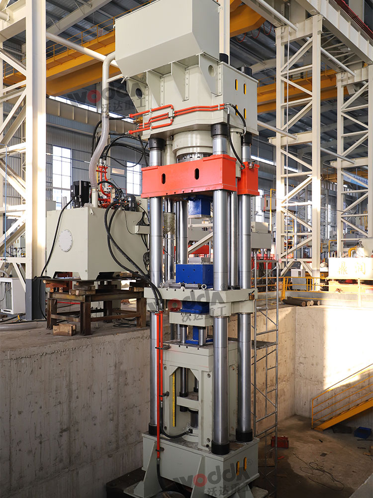 1000吨莫来石匣钵液压机车间实拍 1000吨莫来石匣钵液压机车间实拍