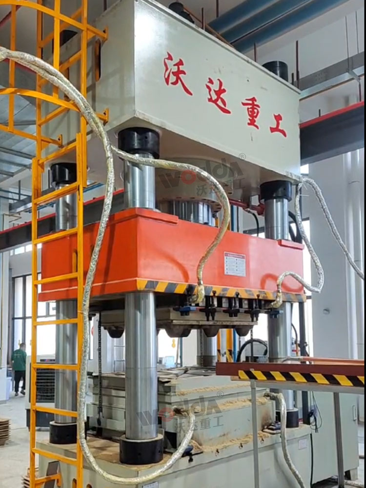 木屑托盘成型液压机客户现场 木屑托盘成型液压机客户现场