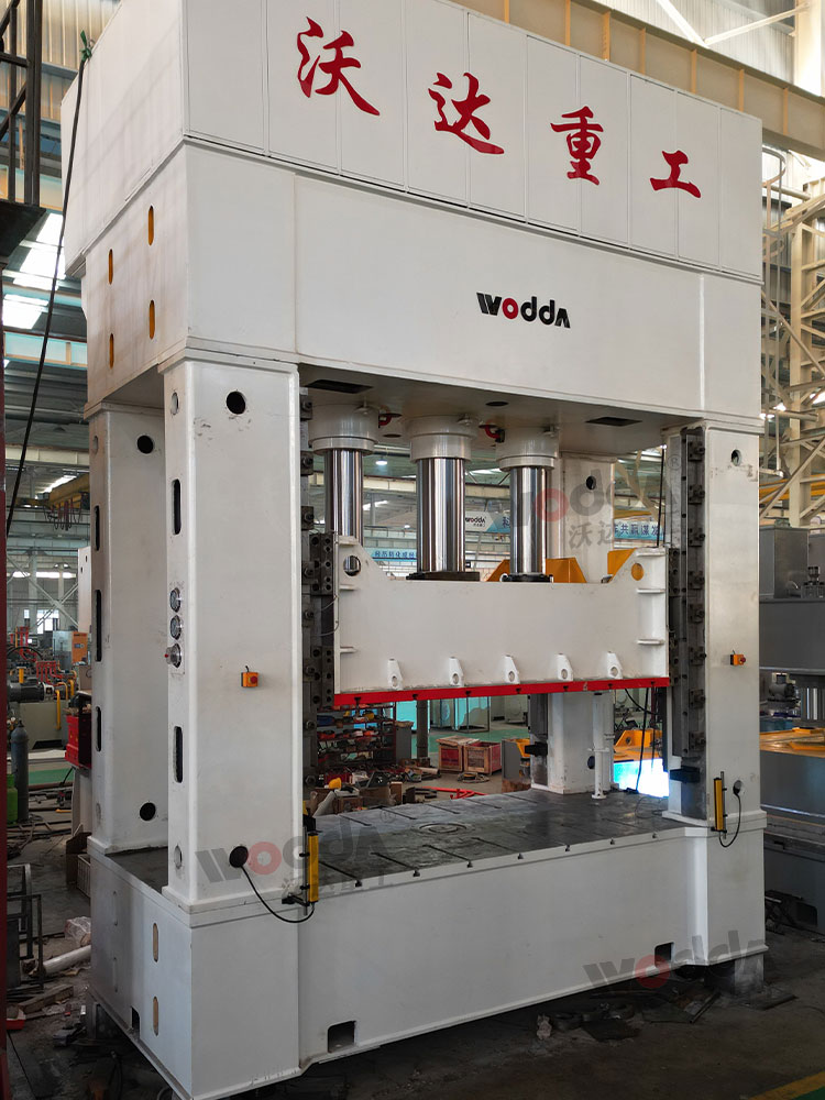 630吨框架式液压机车间试机 630吨框架式液压机车间试机