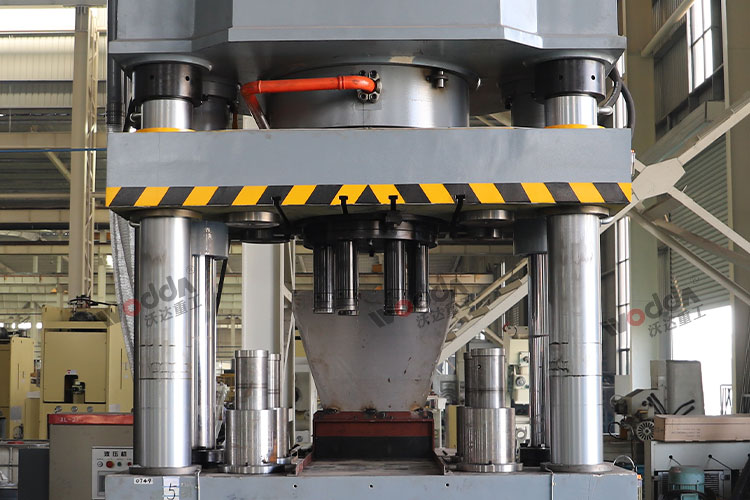 工作台及开模缸 工作台及开模缸