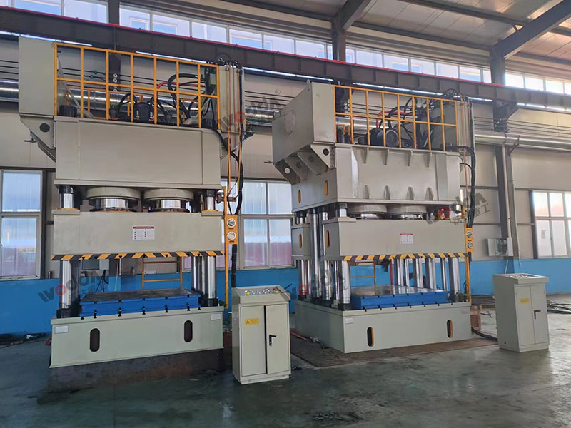 2500吨聚丙烯压滤板成型液压机现场.jpg 2500吨聚丙烯压滤板成型液压机现场.jpg