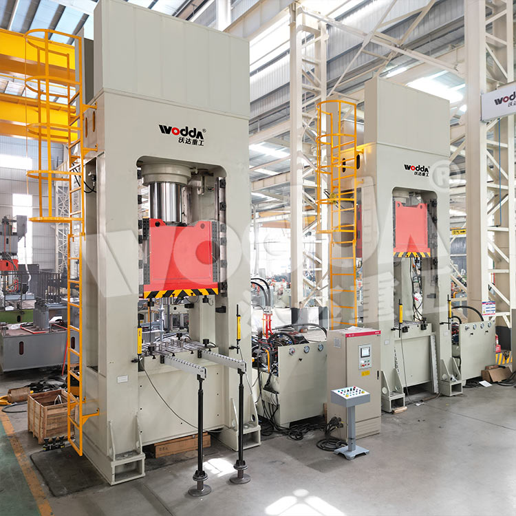 630吨框架式液压机 630吨框架式液压机