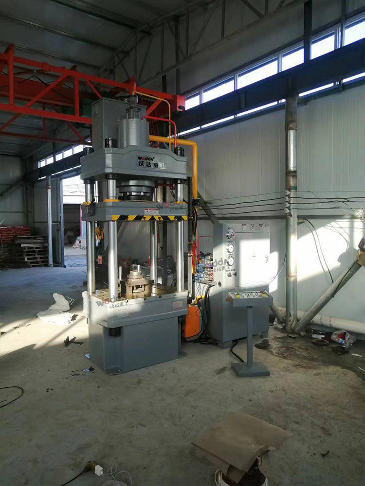 200吨冲压电动三轮车配件成型液压机 200吨冲压电动三轮车配件成型液压机