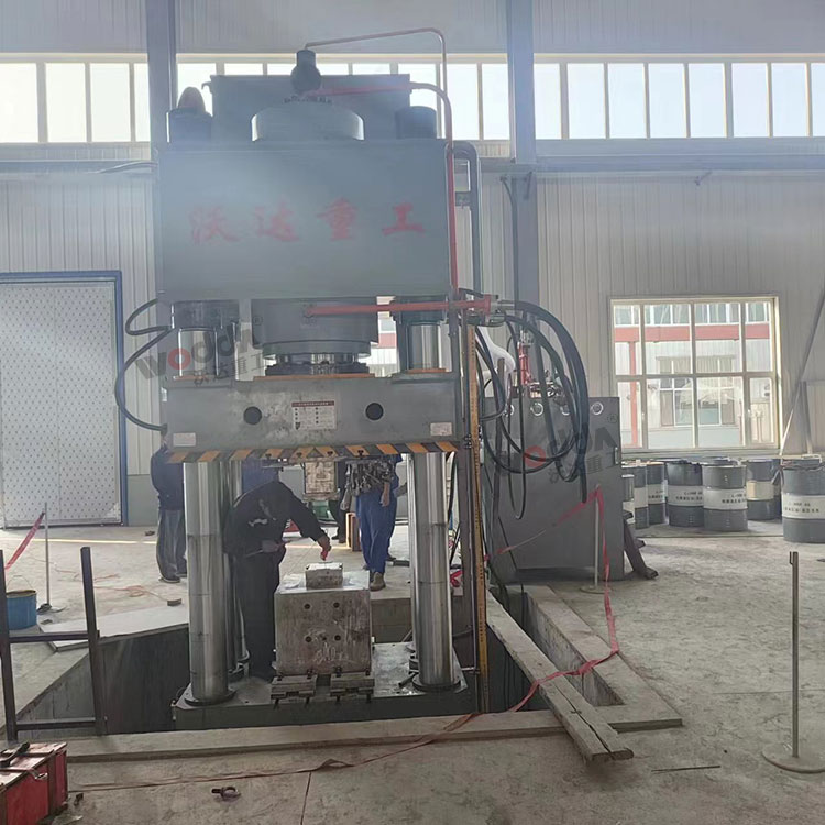 匣钵液压机安装现场 匣钵液压机安装现场