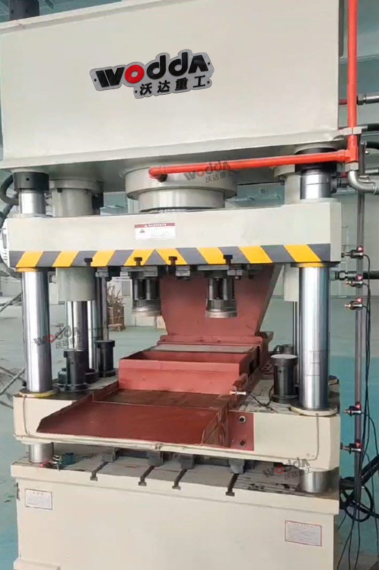 250吨粉末成型液压机客户车间试机 250吨粉末成型液压机客户车间试机