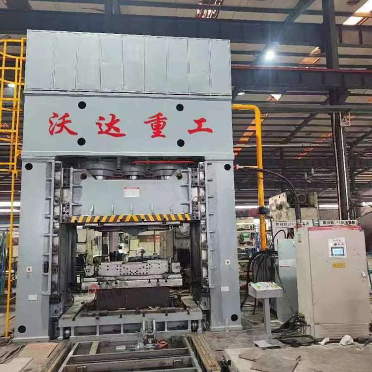 1250吨框架式液压机客户现场 1250吨框架式液压机客户现场