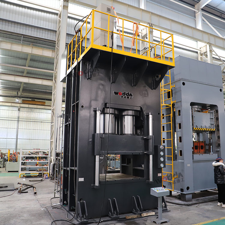 2500吨框架式液压机车间试机 2500吨框架式液压机车间试机