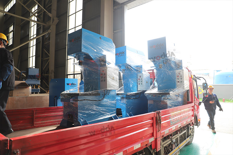 12台单柱液压机车间发货 12台单柱液压机车间发货