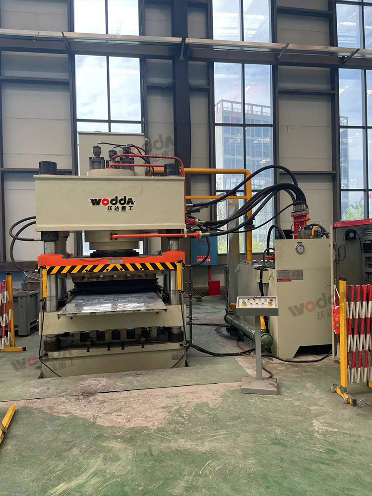 630吨四梁四柱液压机客户现场 630吨四梁四柱液压机客户现场