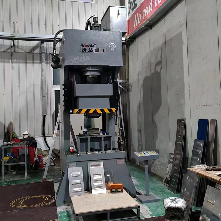 160吨液压冲床客户现场 160吨液压冲床客户现场