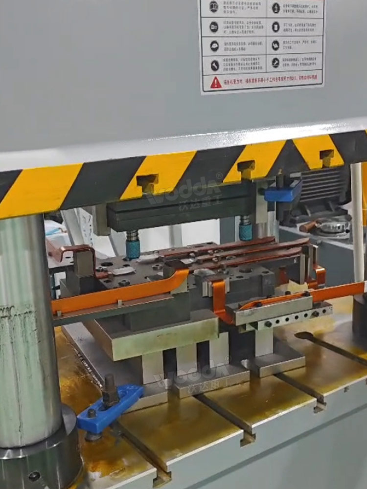 400吨四柱液压机冲压导电传输带 400吨四柱液压机冲压导电传输带