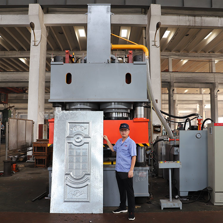 3600吨钢木门压花机试机 3600吨钢木门压花机试机