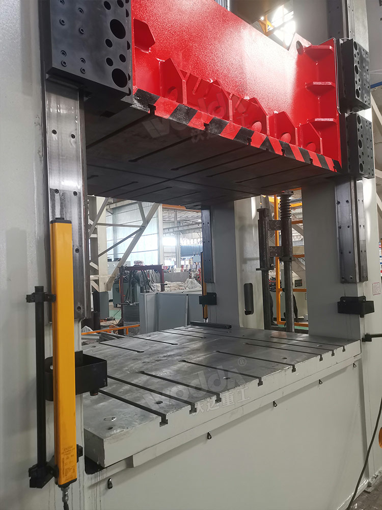 800吨框架式液压机细节 800吨框架式液压机细节