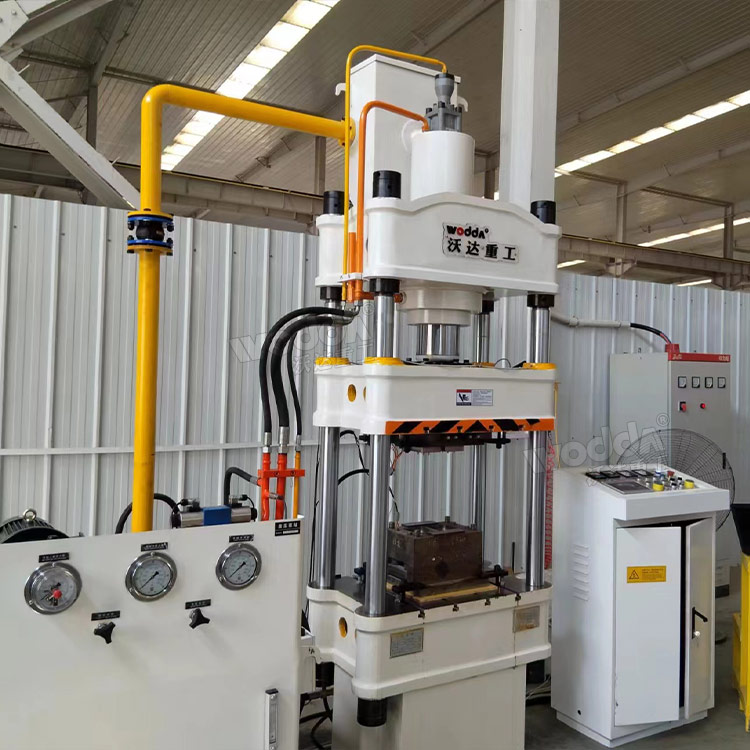 100吨三梁四柱液压机 100吨三梁四柱液压机