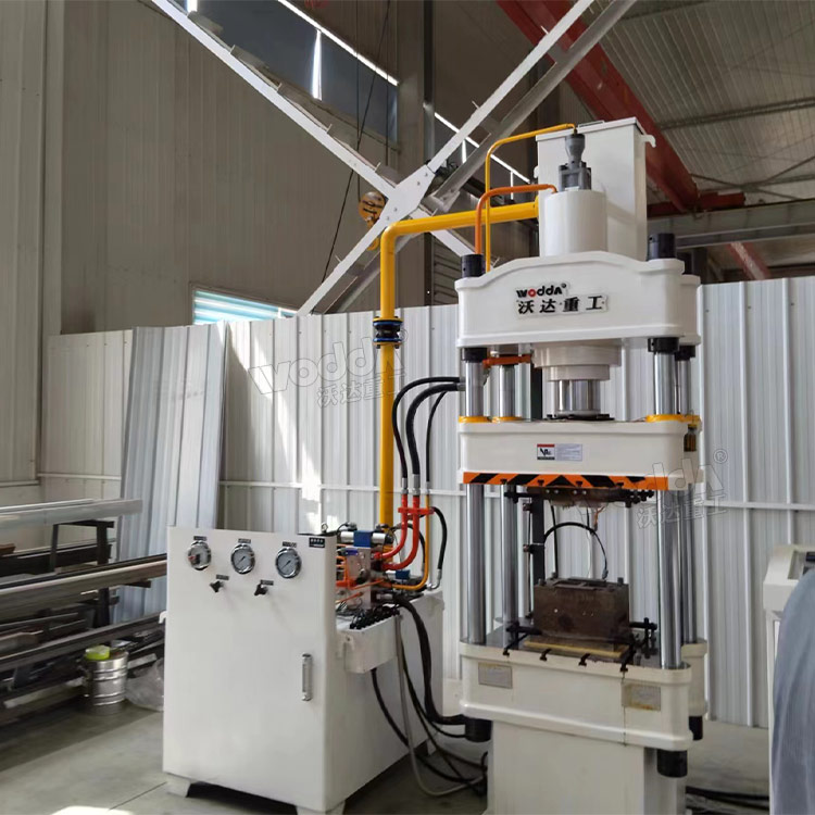 100吨四柱三梁液压机 100吨四柱三梁液压机