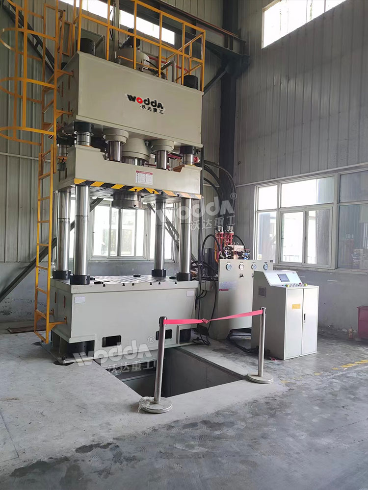 500吨四柱液压机安装完成 500吨四柱液压机安装完成