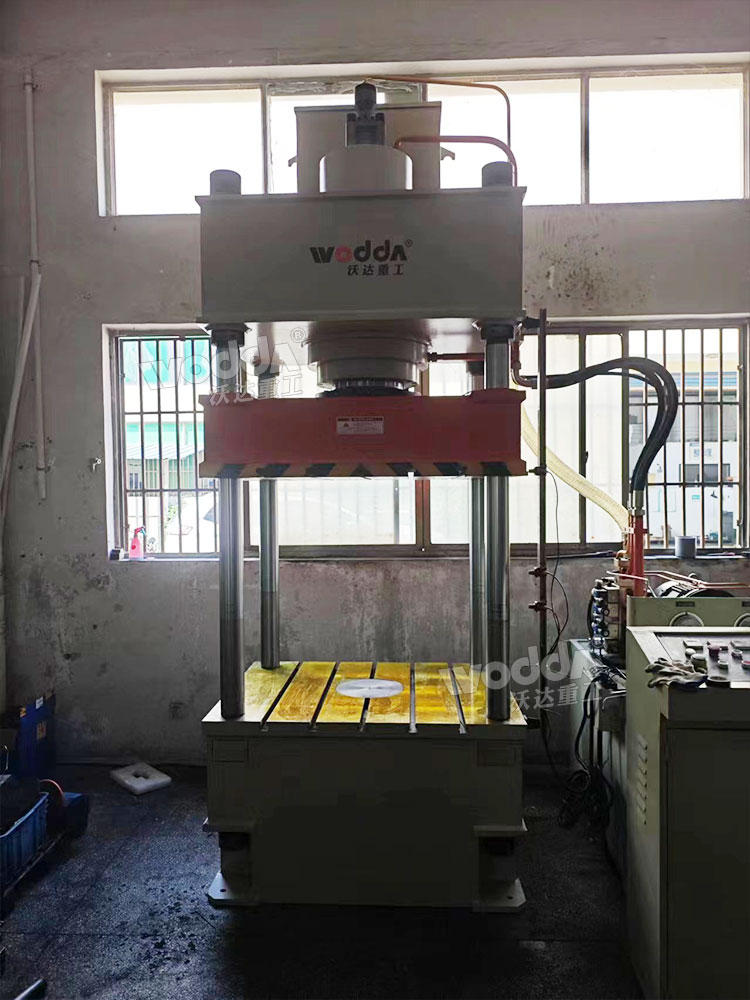 250吨三梁四柱液压机 250吨三梁四柱液压机