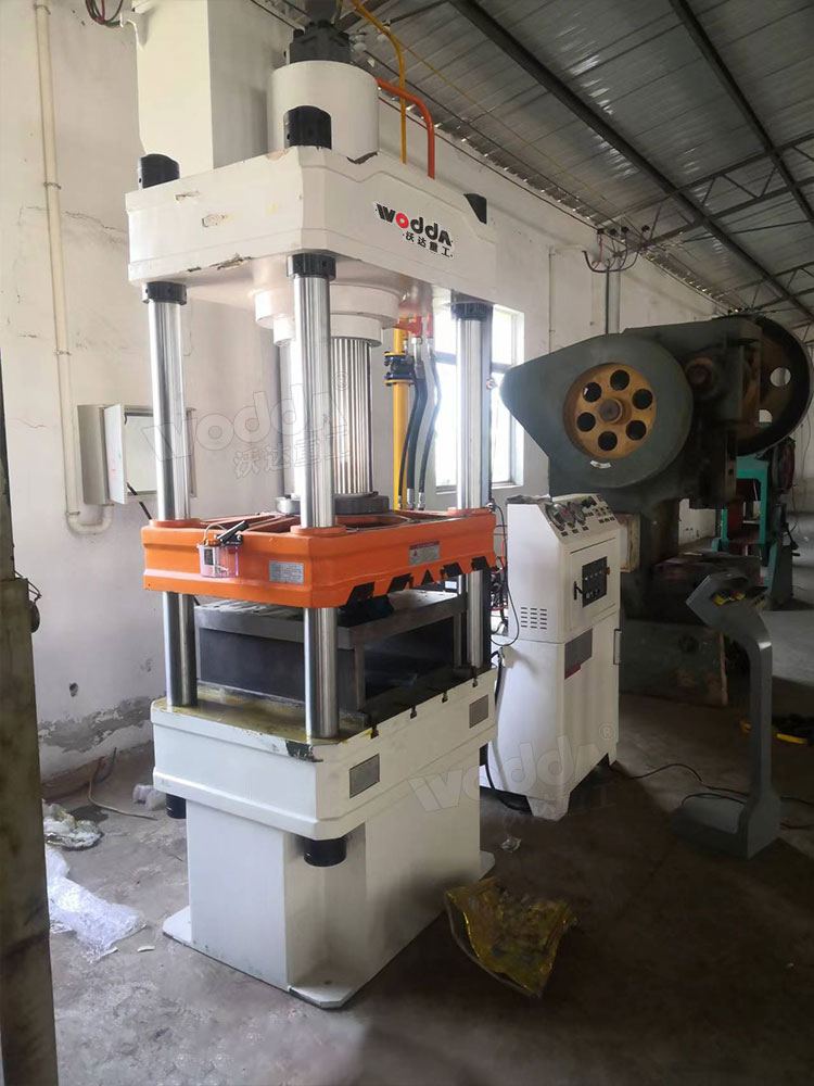 200吨三梁四柱液压机调试 200吨三梁四柱液压机调试