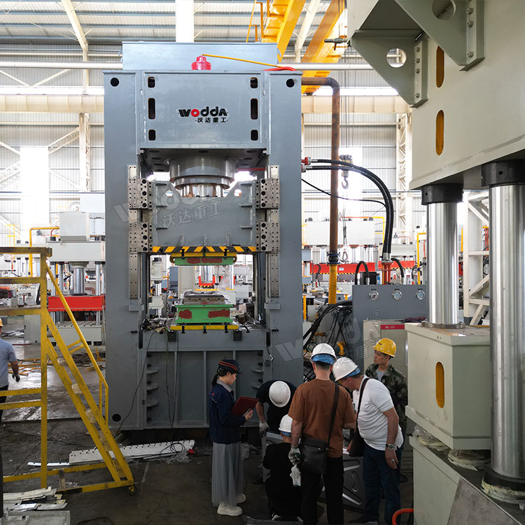 800吨BDF水箱板液压机试机 800吨BDF水箱板液压机试机