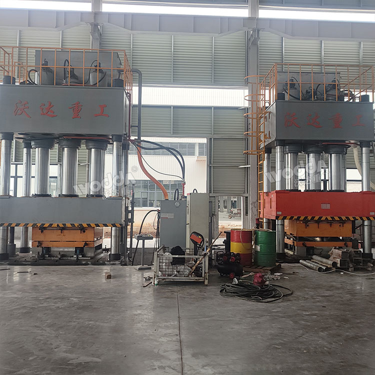 1500吨SMC汽车导流罩成型液压机客户现场 1500吨SMC汽车导流罩成型液压机客户现场