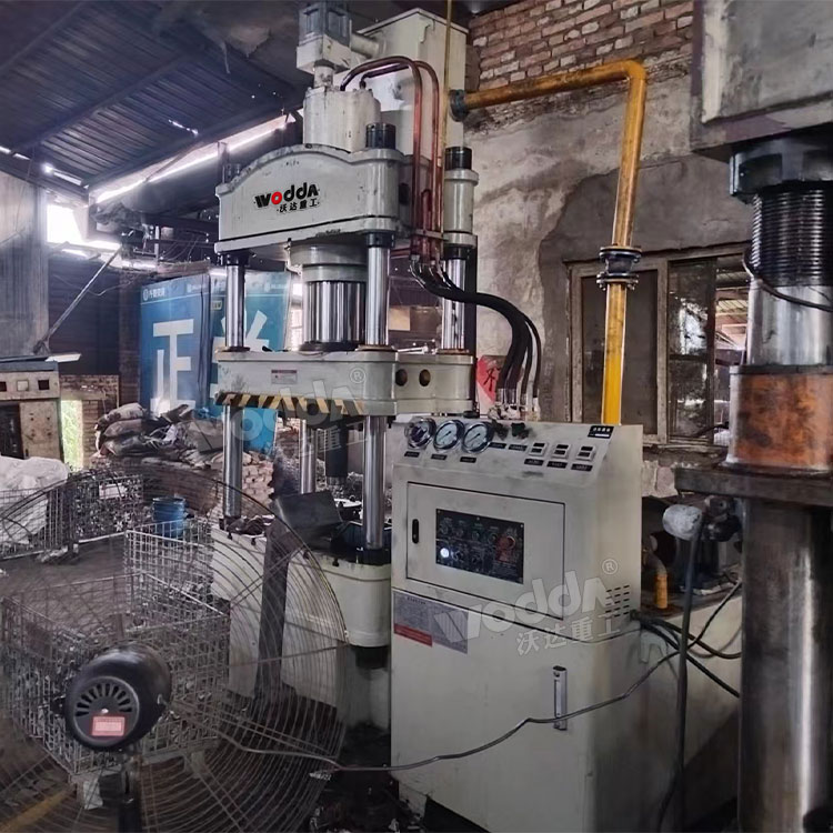 200吨四柱液压机 200吨四柱液压机