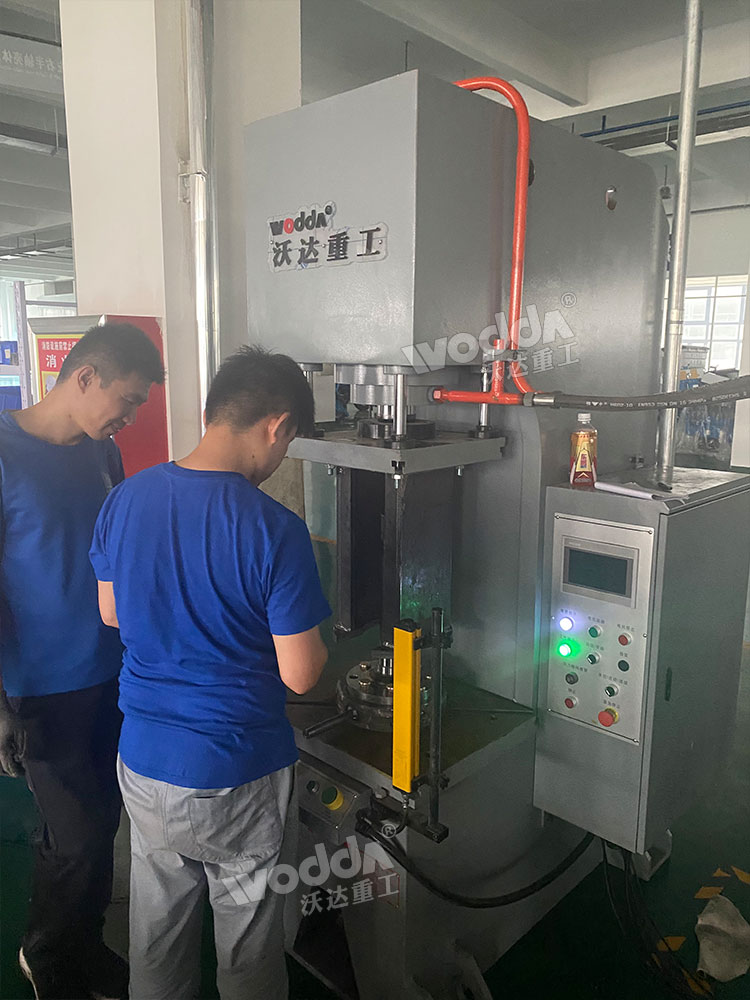 63吨单臂液压机 63吨单臂液压机