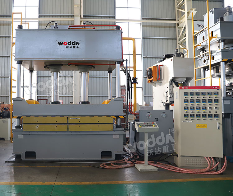 400吨四柱液压机车间实物 400吨四柱液压机车间实物