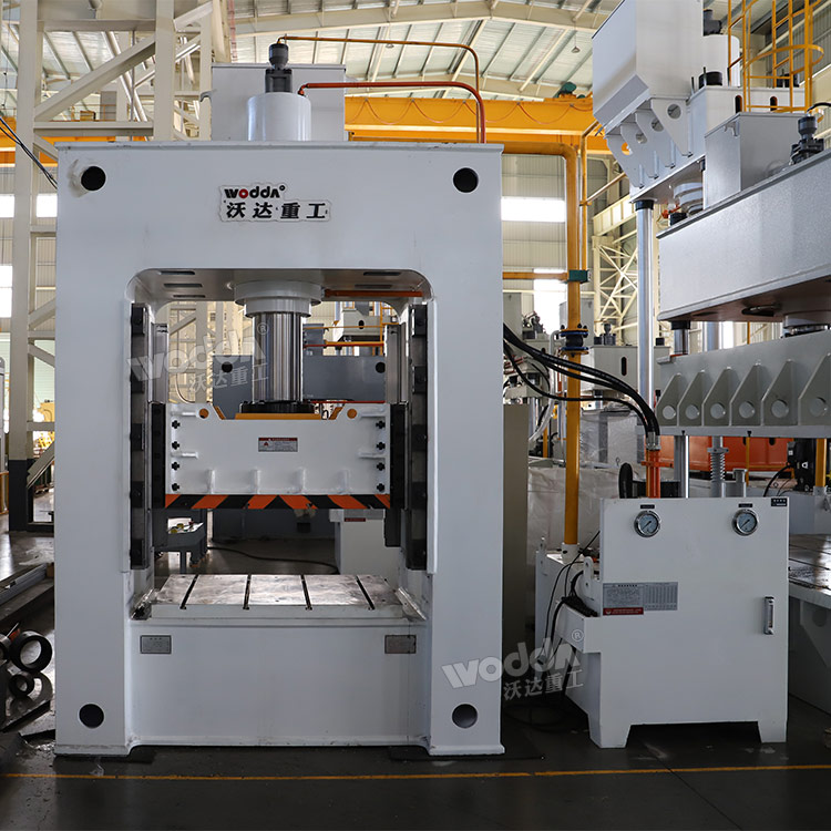 150吨框架式液压机车间实物图 150吨框架式液压机车间实物图