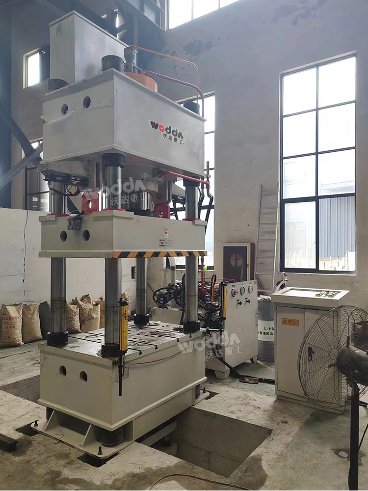 400吨液压垫拉伸机安装完成 400吨液压垫拉伸机安装完成