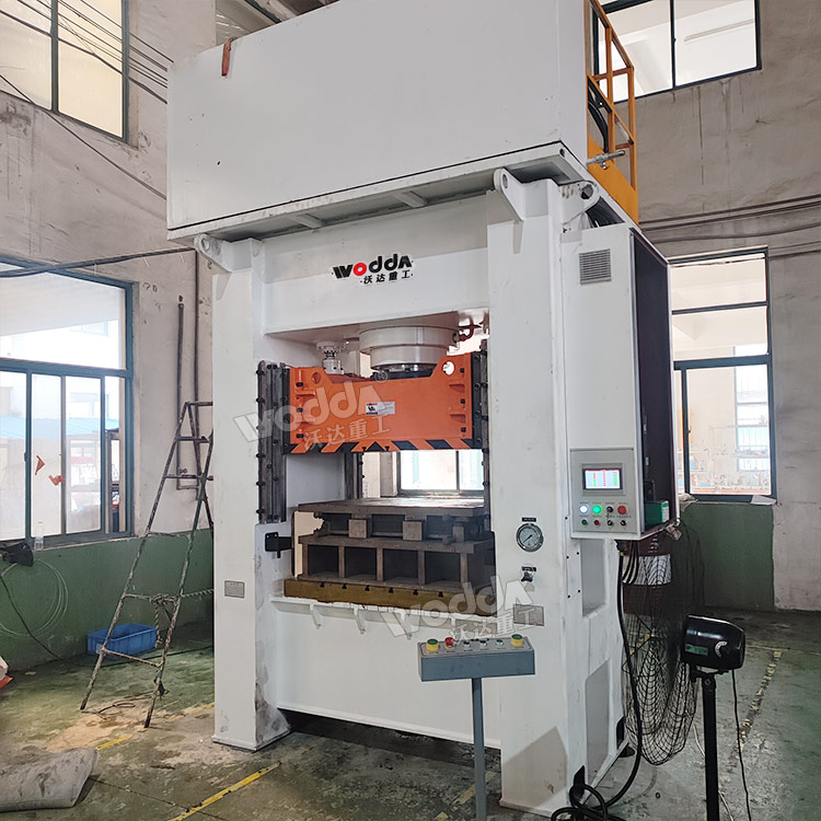 315吨框架式液压机 315吨框架式液压机