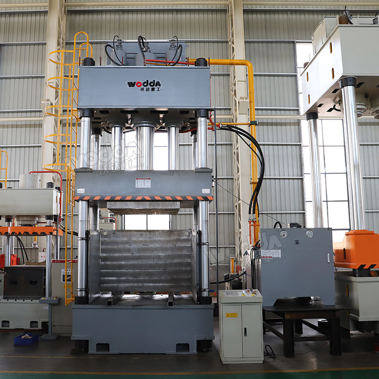 630吨四柱液压机 630吨四柱液压机