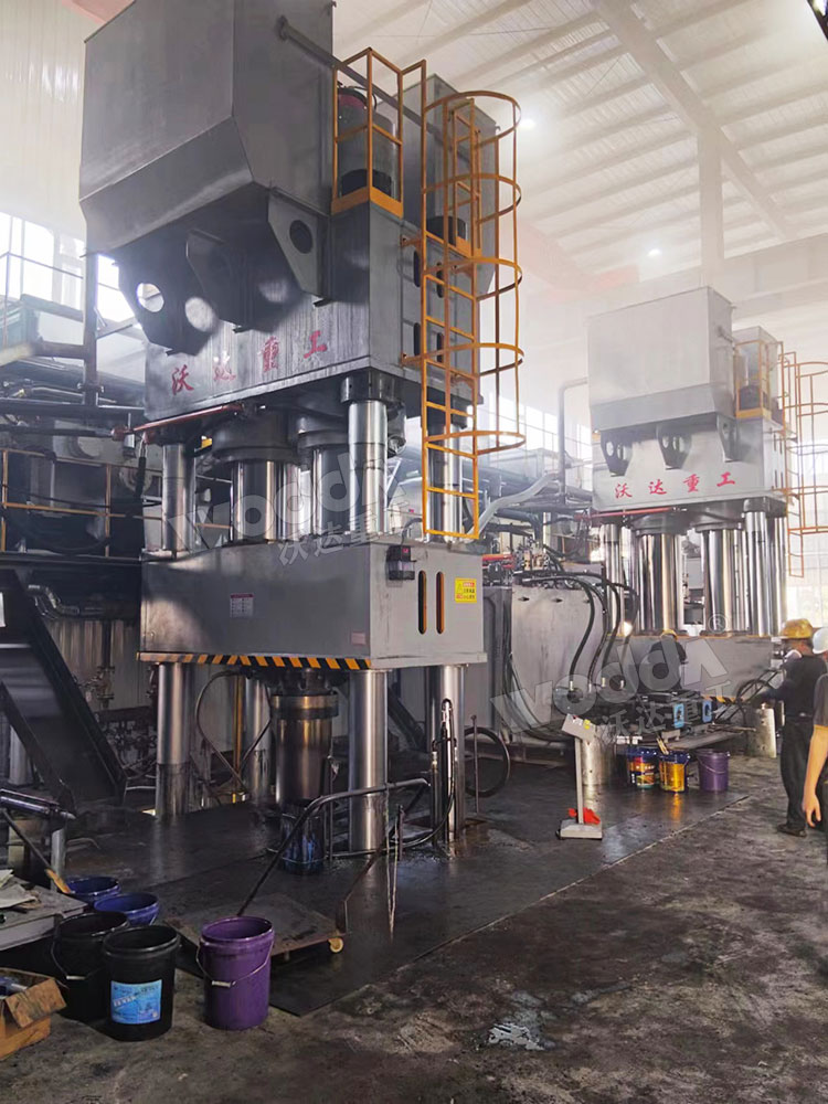 2000吨石墨坩埚液压机客户现场 2000吨石墨坩埚液压机客户现场