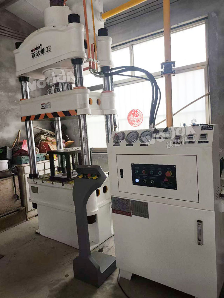 200吨拉伸机安装完成 200吨拉伸机安装完成