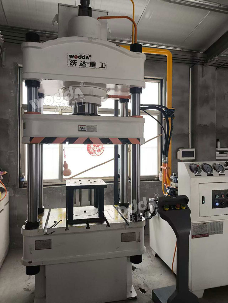 200吨四柱液压机现场 200吨四柱液压机现场