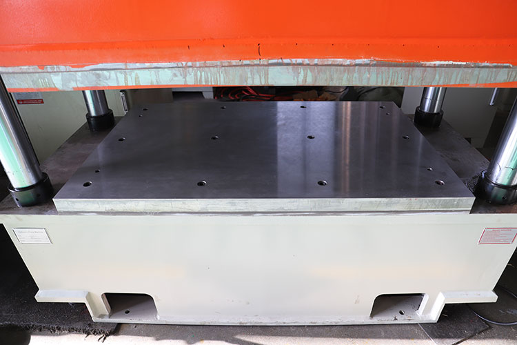 液压机工作台细节 液压机工作台细节