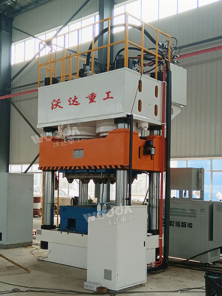 1600吨木屑托盘压机试机 1600吨木屑托盘压机试机