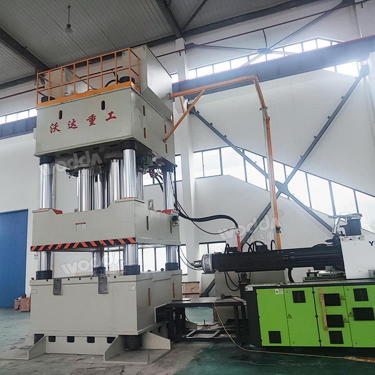 2000吨汽车配件成型液压机现场 2000吨汽车配件成型液压机现场